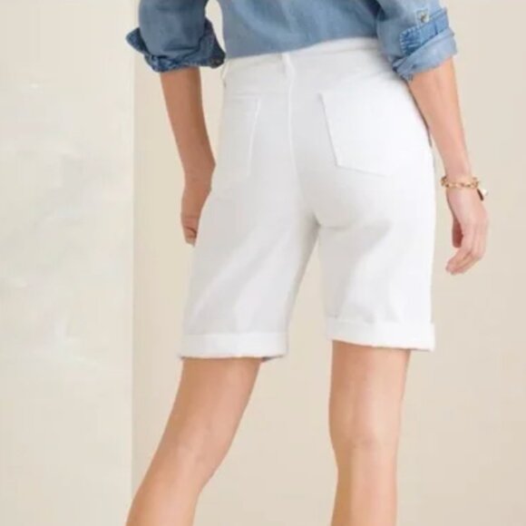 NWT Chico's White Denim So Slimming Girlfriend Slim Leg Shorts | Size 8 - Picture 1 of 8